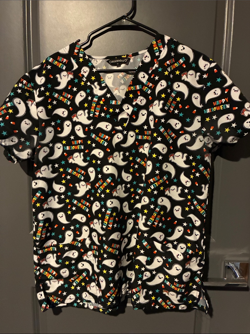 Black 'Happy Halloween' Ghost Print scrub top